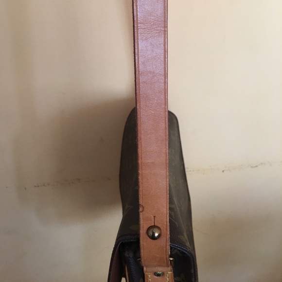 Louis Vuitton cross body - Picture 6 of 8