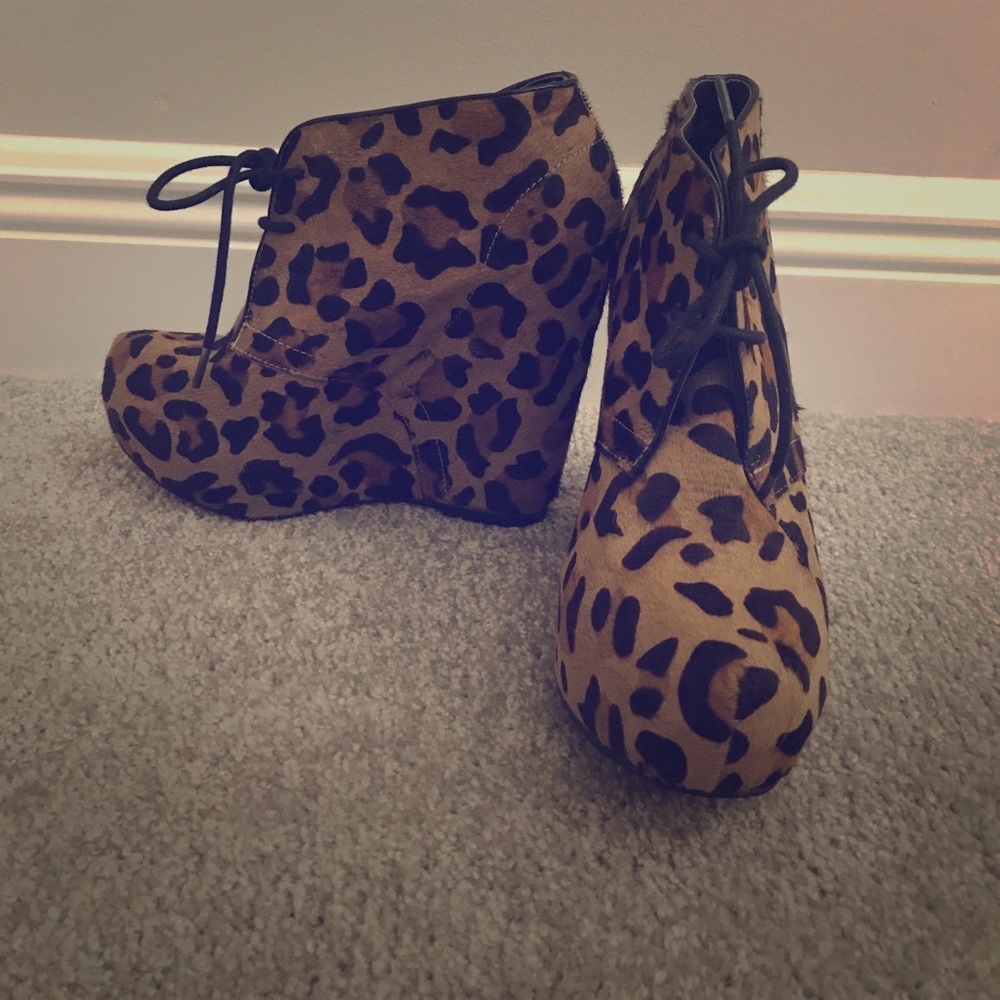 Steven Madden leopard wedges