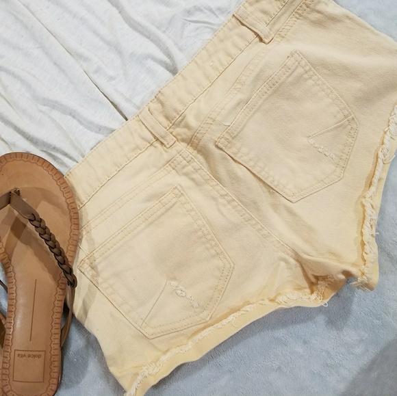 Light orange/peach colored jean shorts - Picture 4 of 5