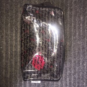 F R E E  I T E M - MAKEUP BAG