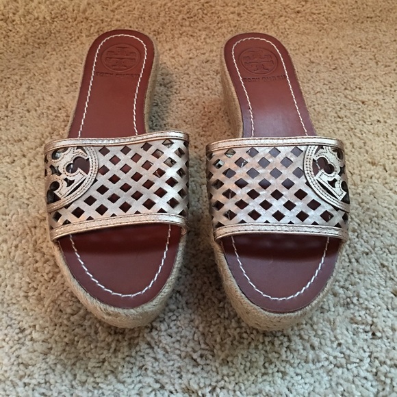 Tory Burch Other - Authentic Tory Burch size 6 rose/gold wedge