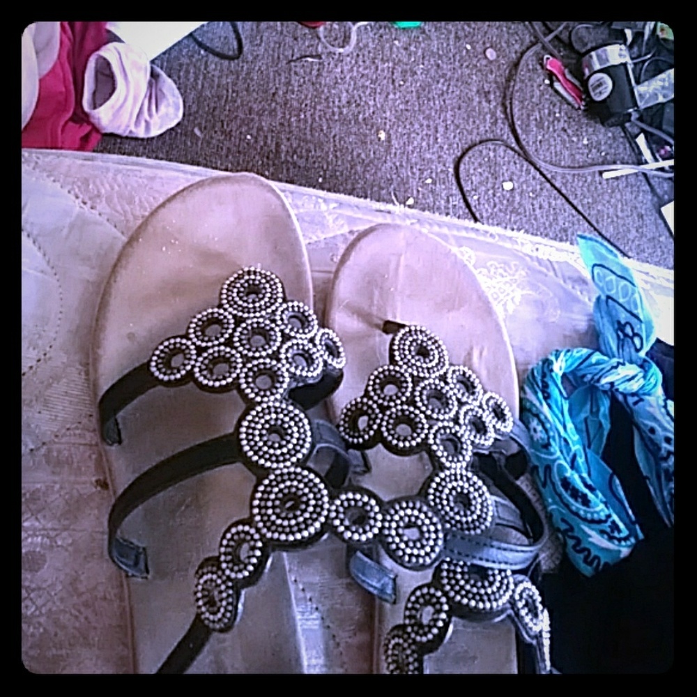 I am selling a pair of flip-flops