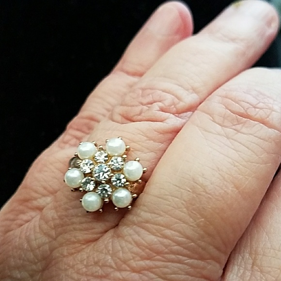 Jewelry - ✅Gorgeous Flower Ring