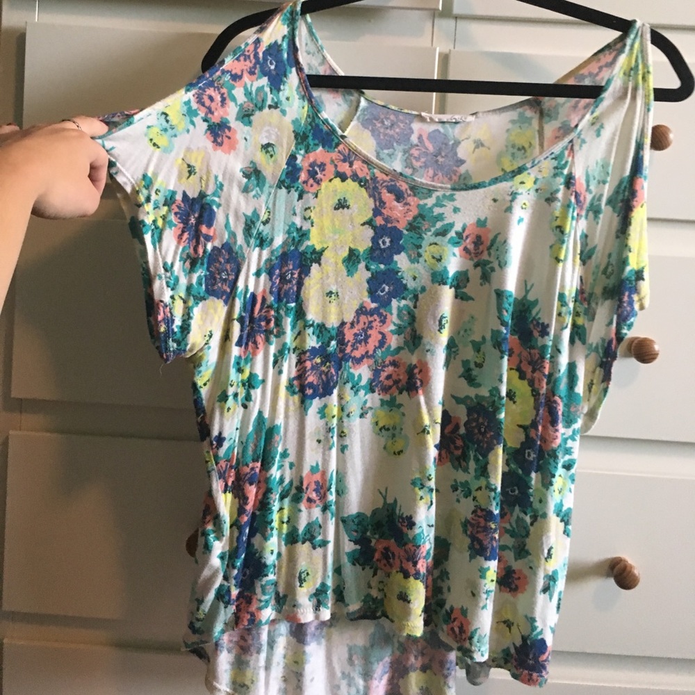 Open shoulder floral print shirt
