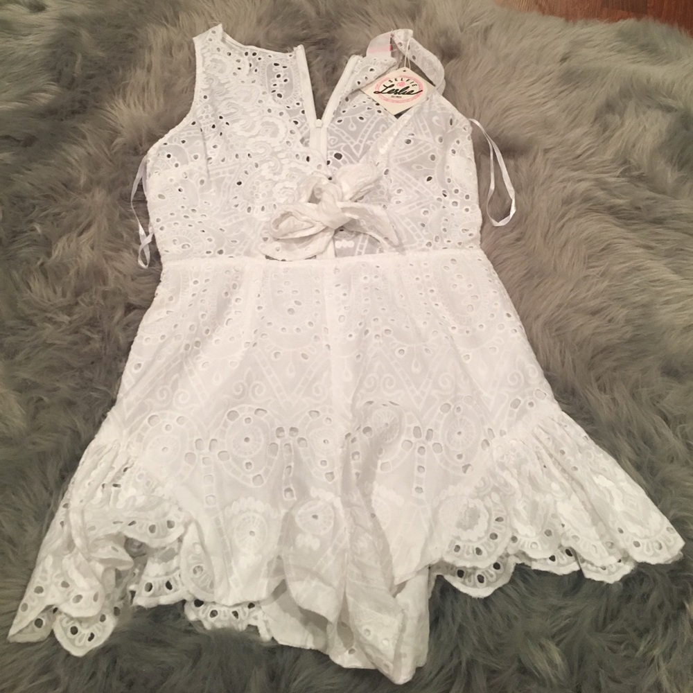 🌻Forever 21. Brand new white romper
