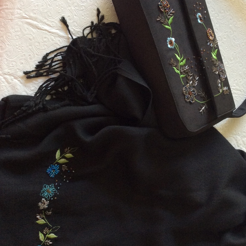 Handbag with matching scarf.