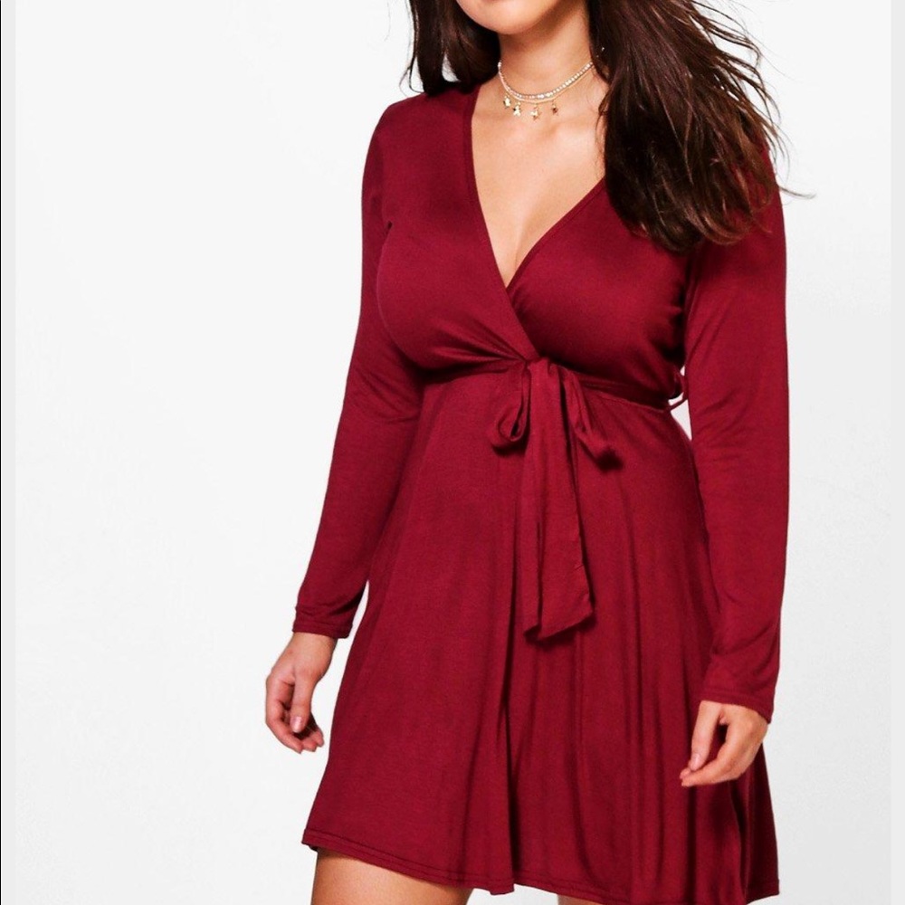 SZ 20 BOOHOO WRAP DRESS ❤️