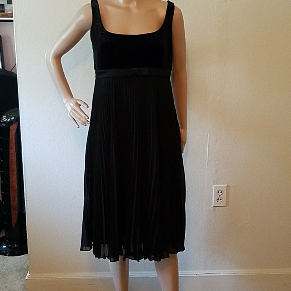 Sophisticated Black Pleated Dress - Picture 1 of 3