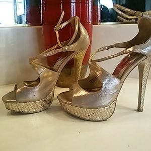 Glitter Gold Heels 👠