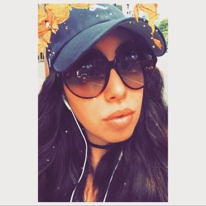 Meet your Posher, Ashley