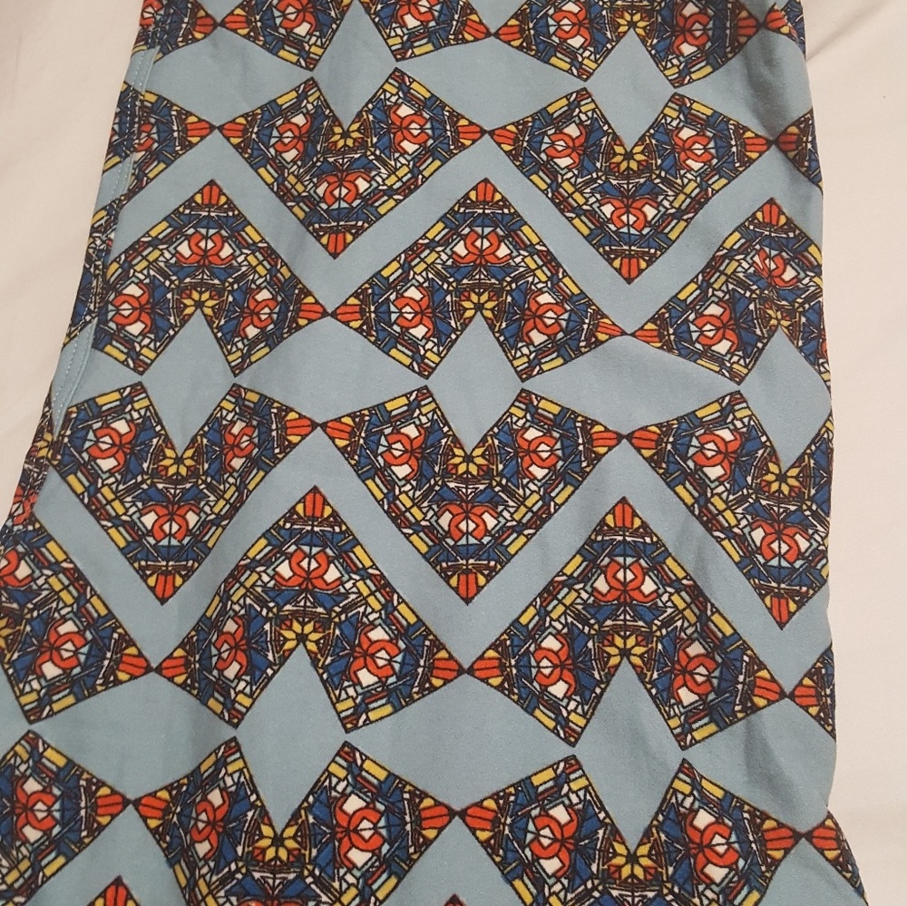 LulaRoe Tall And Curvy Leggings