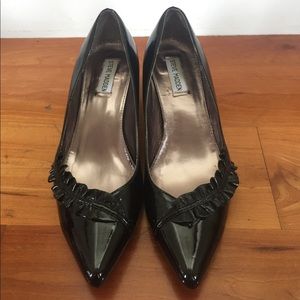 Steve Madden - 2in black shiny heel with ruffle