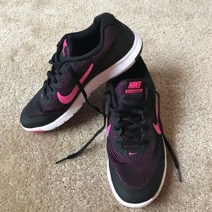 Women's Nike flex experience Rn 4 athletic shoes