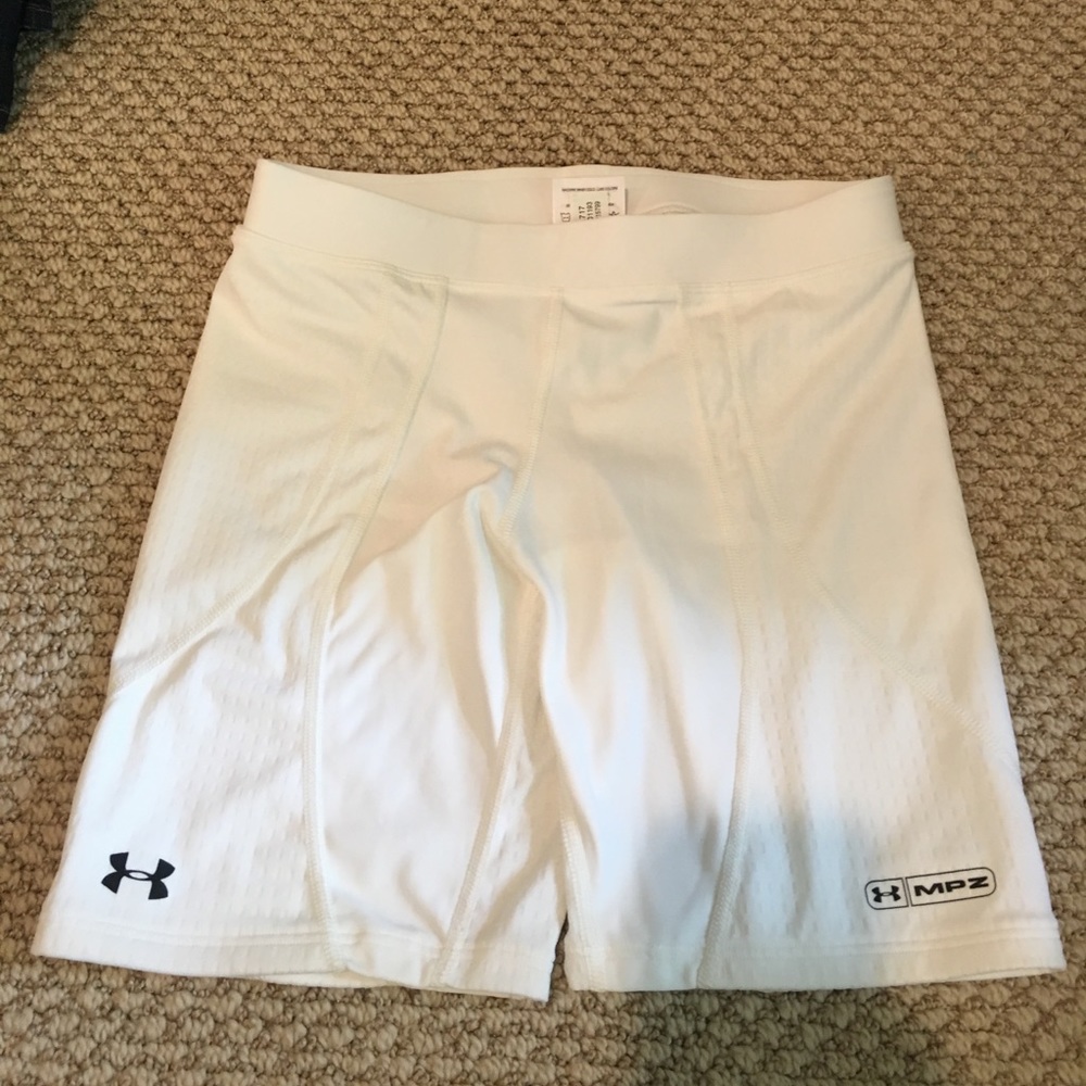 UNWORN Under Armour compression shorts