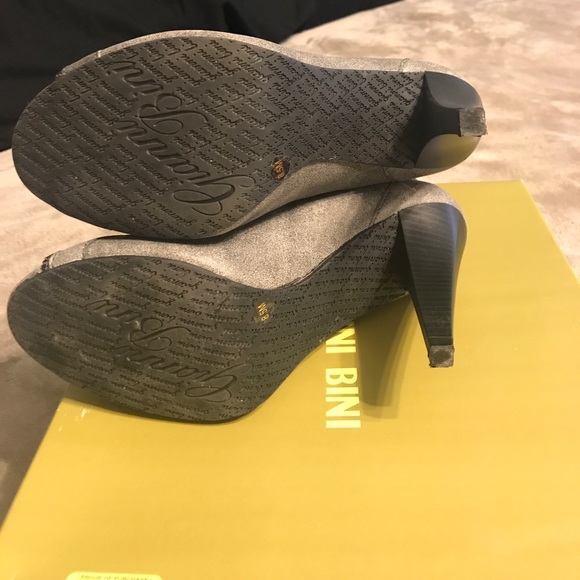 Heels - Picture 2 of 4