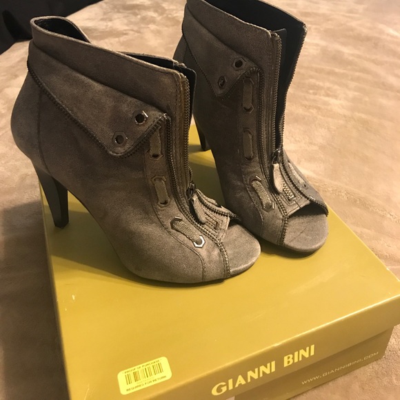 Heels - Picture 3 of 4