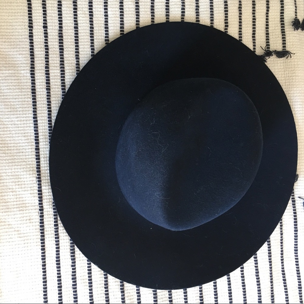 Navy wide brimmed hat