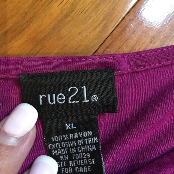 Cute color-blocked 3/4ths tee! - Picture 2 of 3