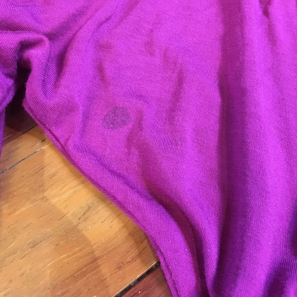 Cute color-blocked 3/4ths tee! - Picture 3 of 3