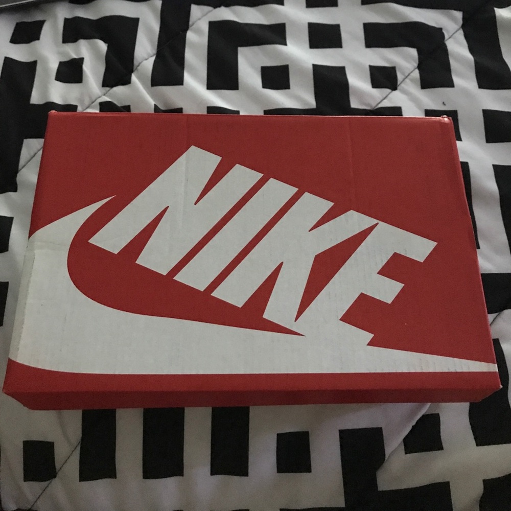 White nike huarache shoes. Brand new.