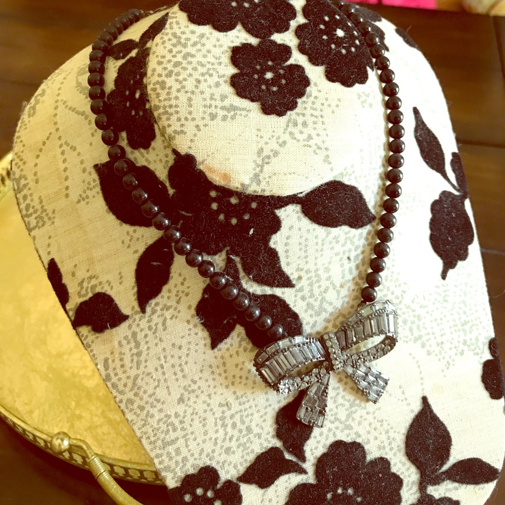 Bow Necklace