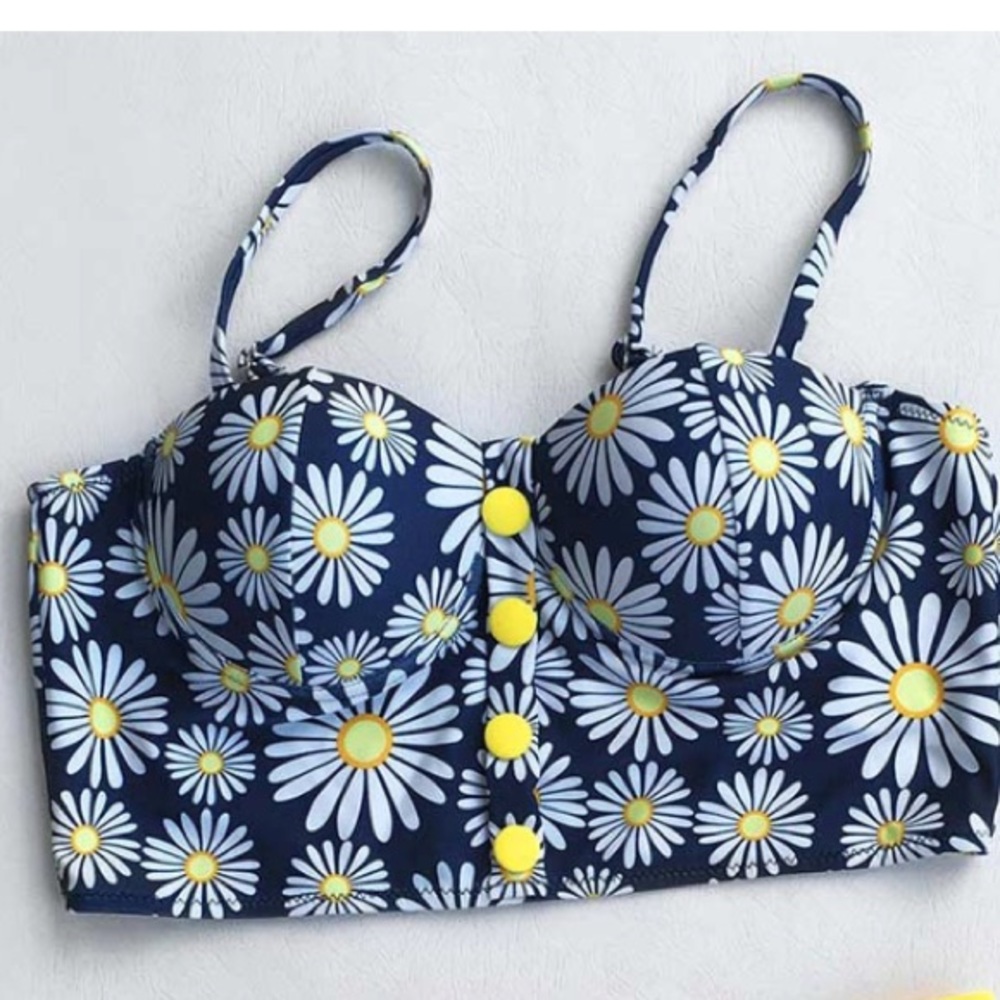 Cupshe daisy print swim top