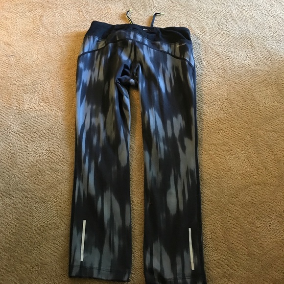 Nike dri fit leggings cropped size M - Picture 2 of 3