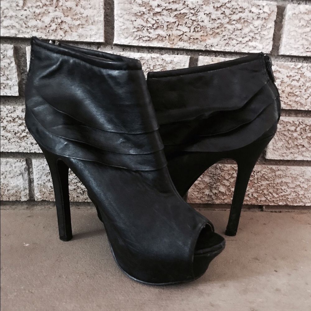 Icora peep toe heels!