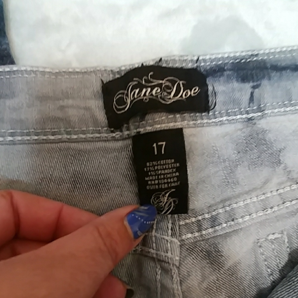 Distressed Jeans - Picture 4 of 4