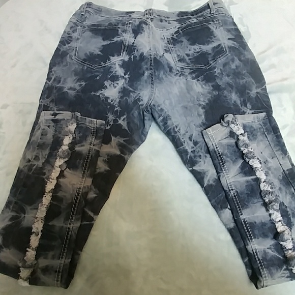 Distressed Jeans - Picture 3 of 4