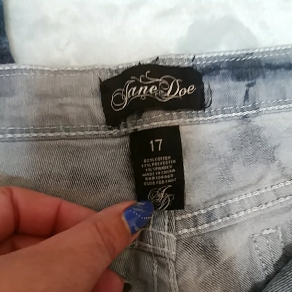 Distressed Jeans - Picture 4 of 4