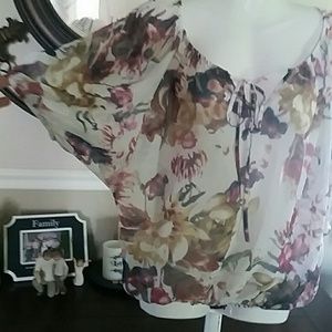 Lovely Sheer Top sz Small VGUC