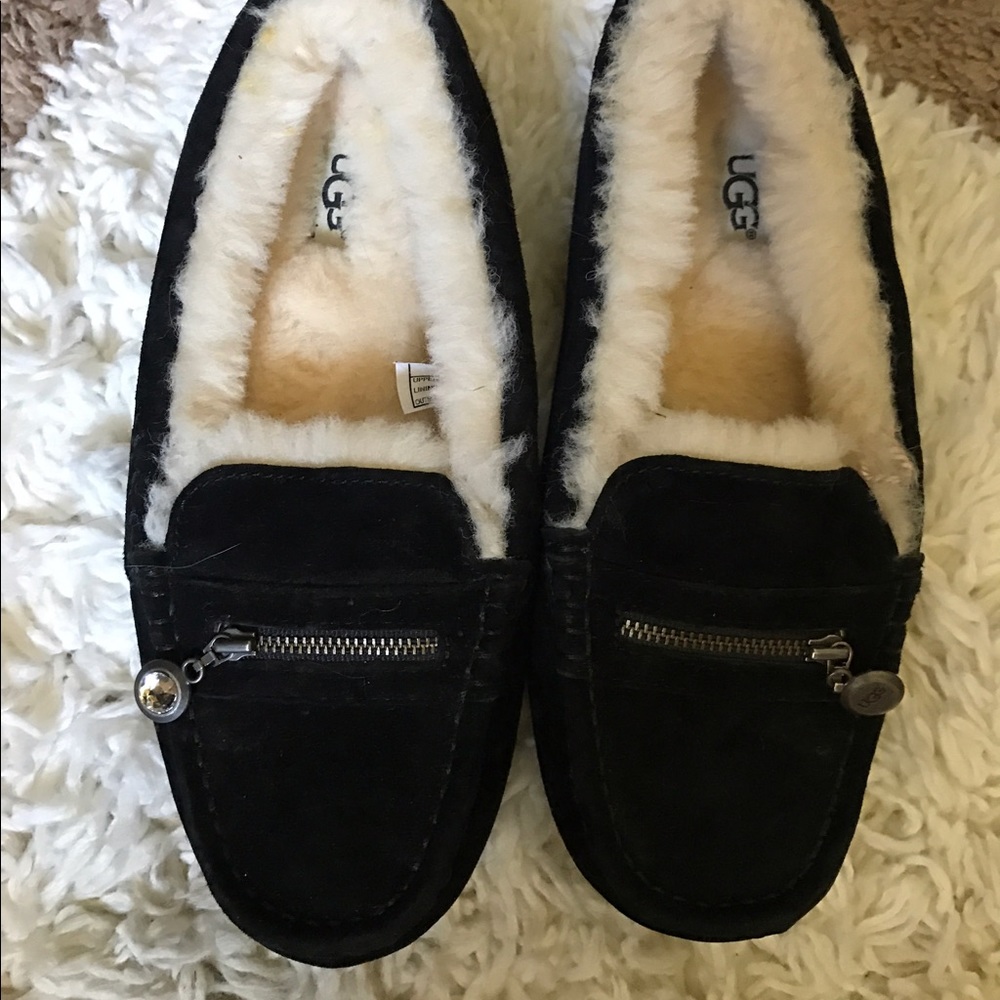 Black ugg slippers