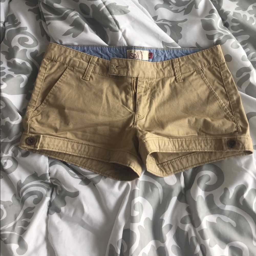 Tan shorts. Size: 5