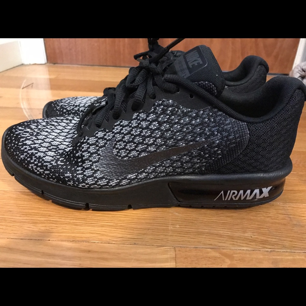 Nike Air Max Sequent 2 size 9 ladies sneakers
