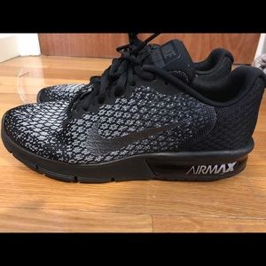 Nike Air Max Sequent 2 size 9 ladies sneakers