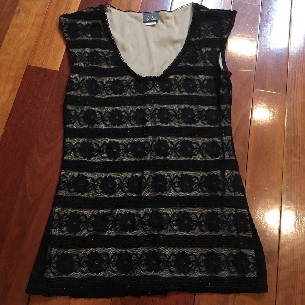 Black sparkle lined shell! Pretty!