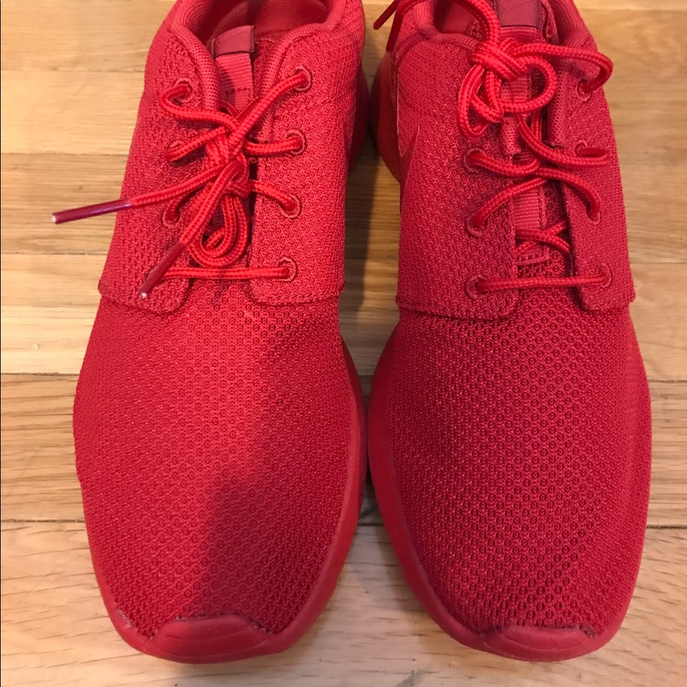 Nike Rosche size 8 men's or ladies 9.5 Brand New