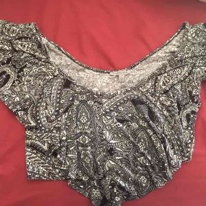 Super cute B & W paisley print off shoulder crop