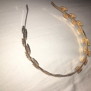 A gold floral detailed head crown