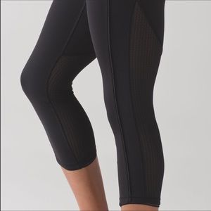 Lululemon Deep Breath Crop Size 2