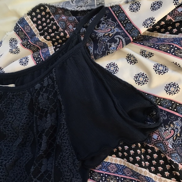 Hollister Navy Off The Shoulder Crop Top - Picture 3 of 5