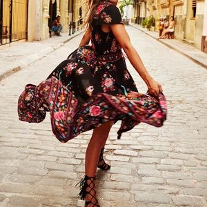 NWT Boho print V-neck high low dress. Size L