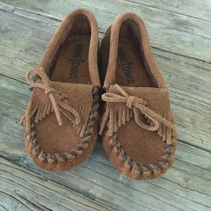 Minnetonka boys moccasins size 10