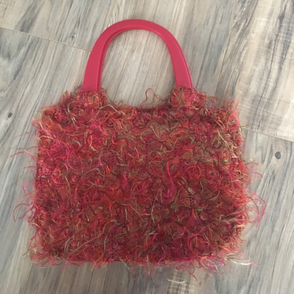 Cute small bag👜 got to clear out make offers!