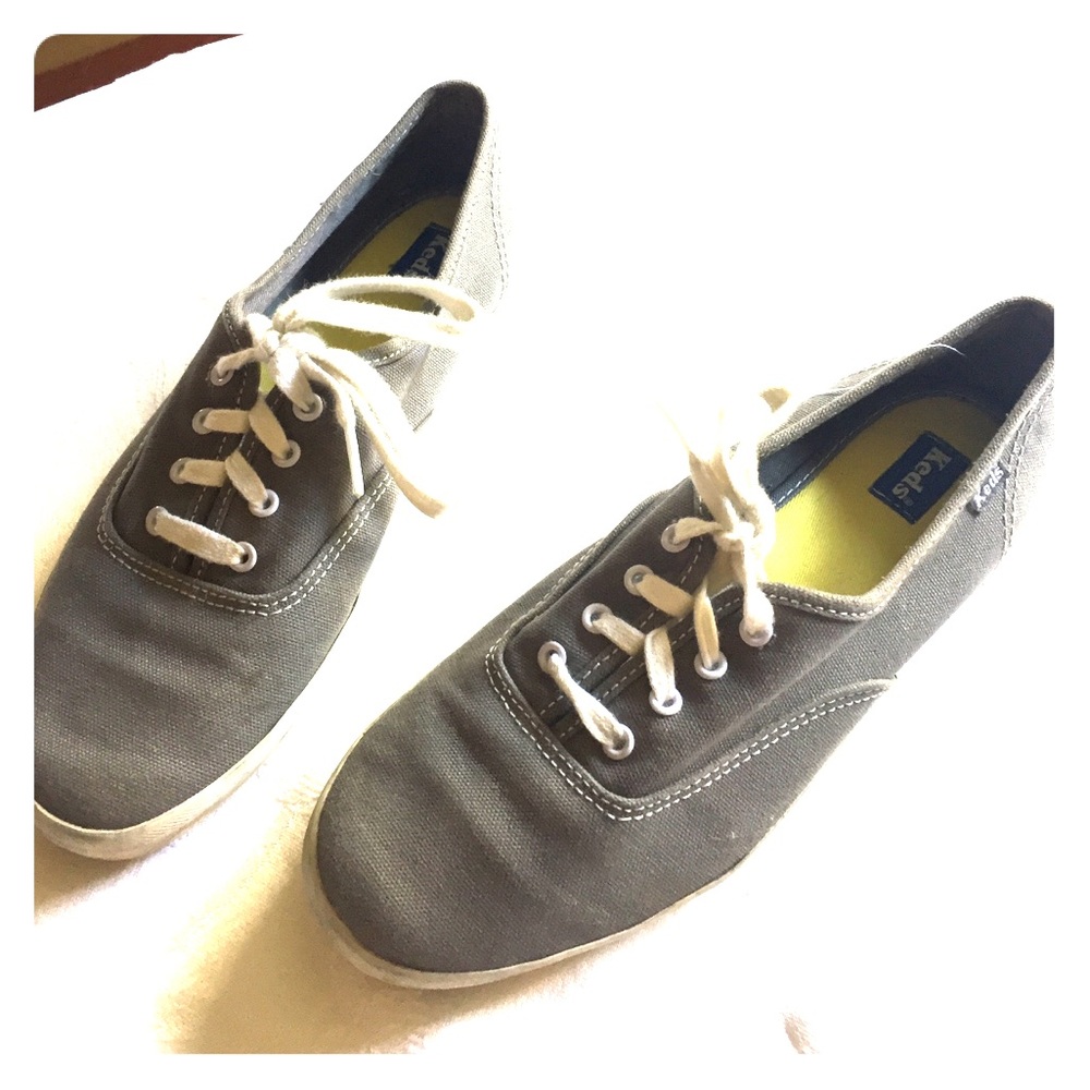 Women's Size 7 Gray Keds