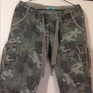 Camouflage capris