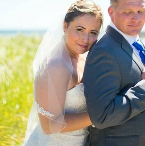 Fingertip length Bridal Veil