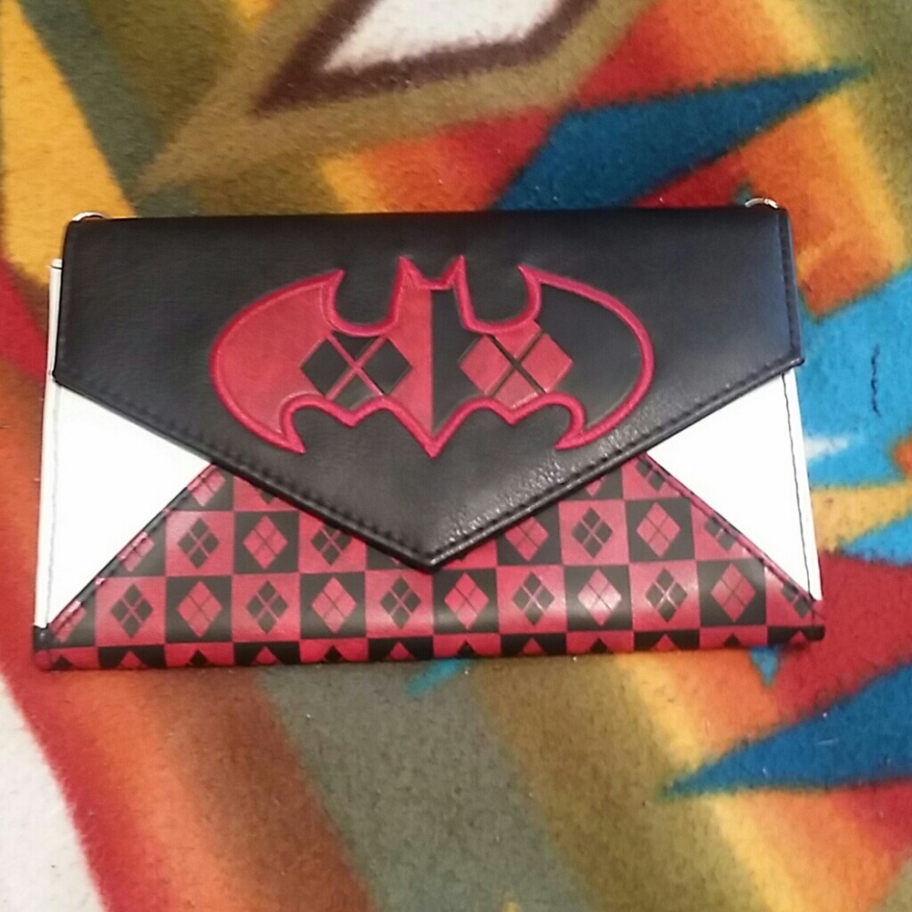 It is a Harley Quinn style the Batman hand clutch