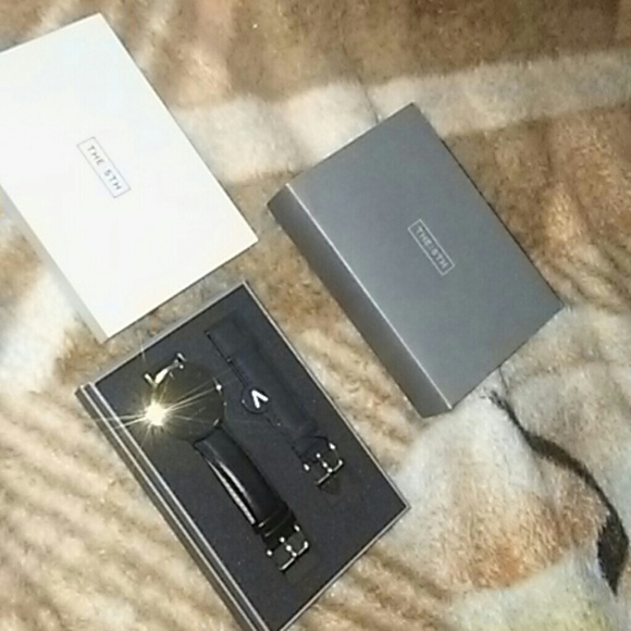 Mens Watch - Picture 2 of 5